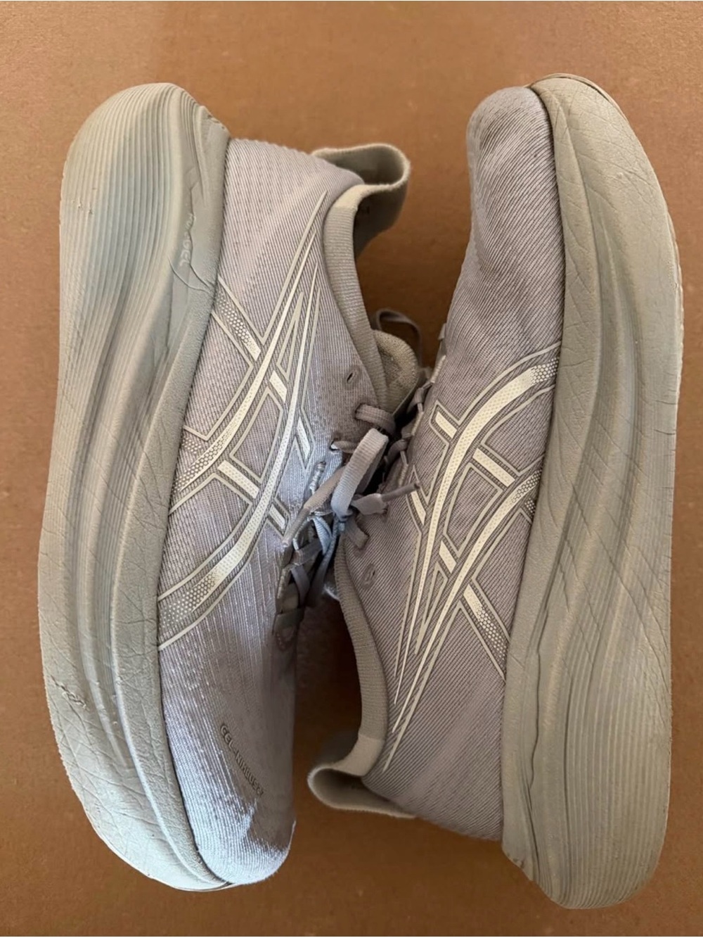ASICS GEL-NIMBUS
8.5 unisex 26 cm Light Gray Running Sneakers